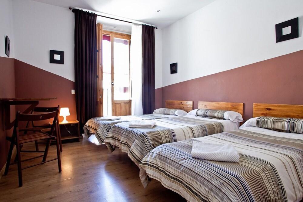Hostal Abaaly Мадрид Екстер'єр фото