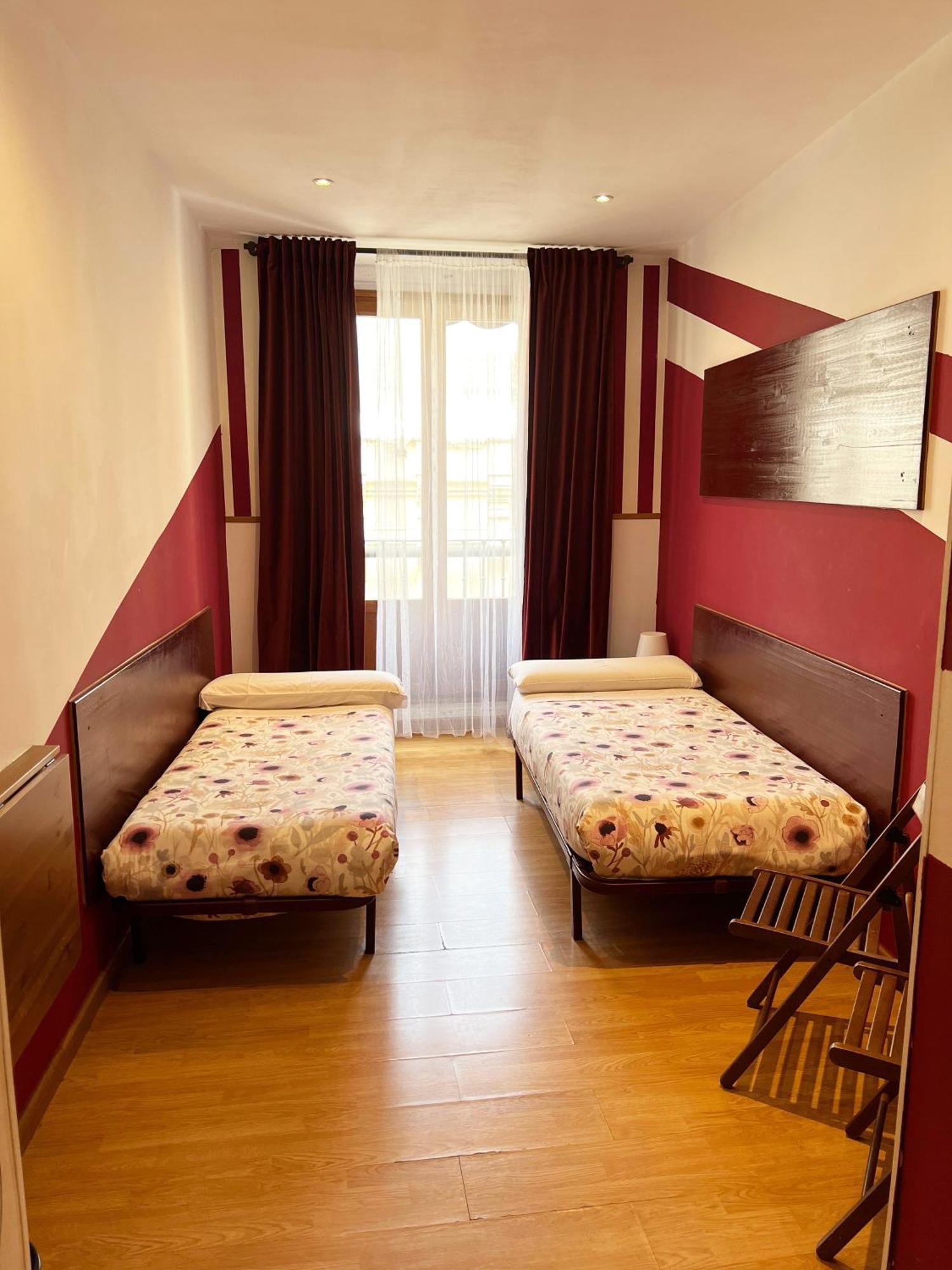 Hostal Abaaly Мадрид Екстер'єр фото