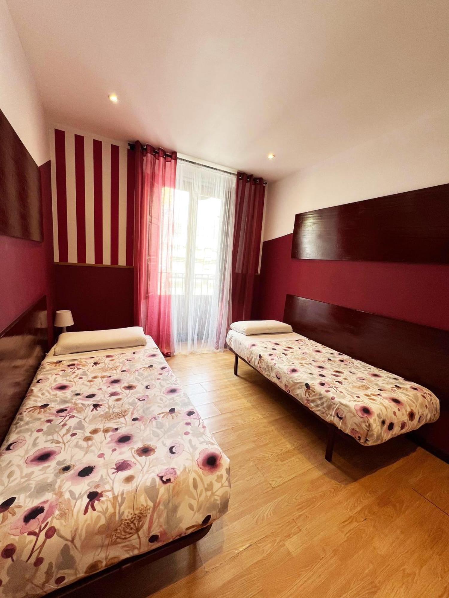 Hostal Abaaly Мадрид Екстер'єр фото
