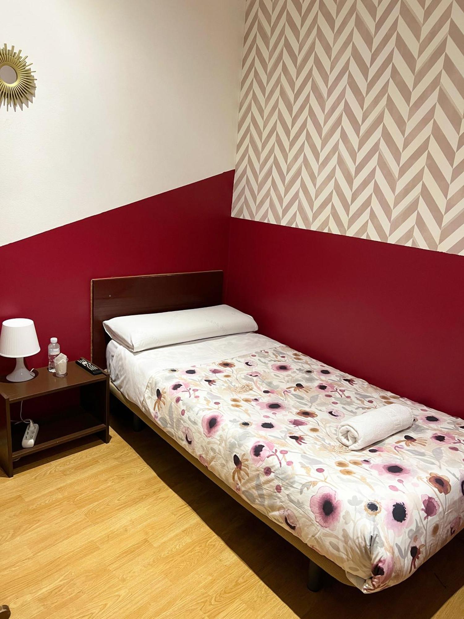 Hostal Abaaly Мадрид Екстер'єр фото