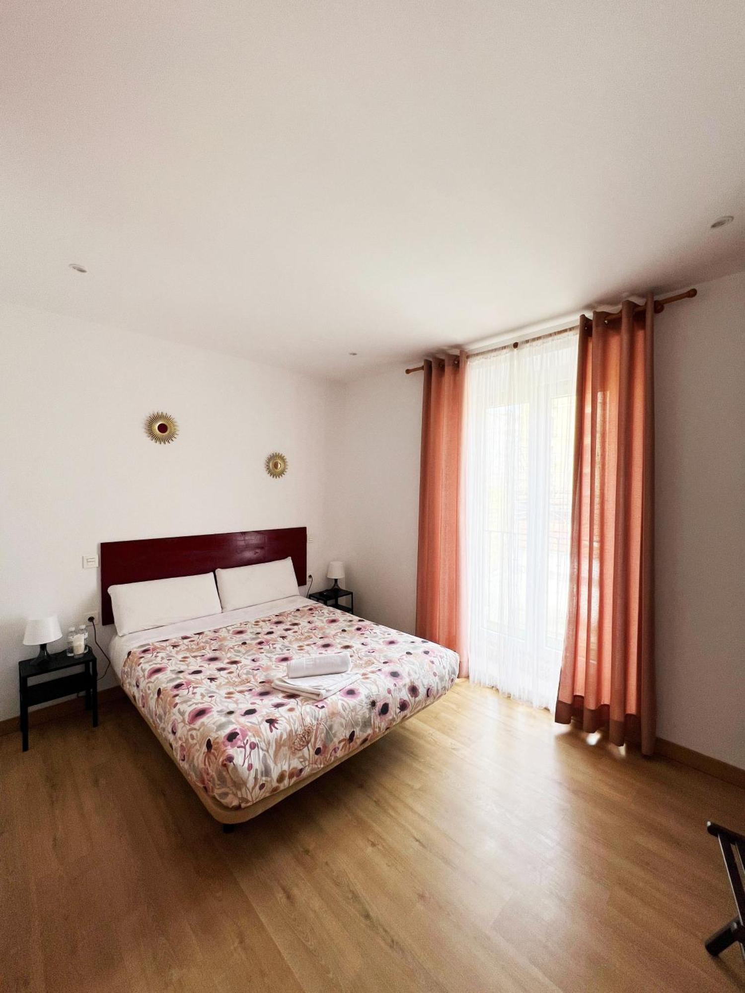 Hostal Abaaly Мадрид Екстер'єр фото