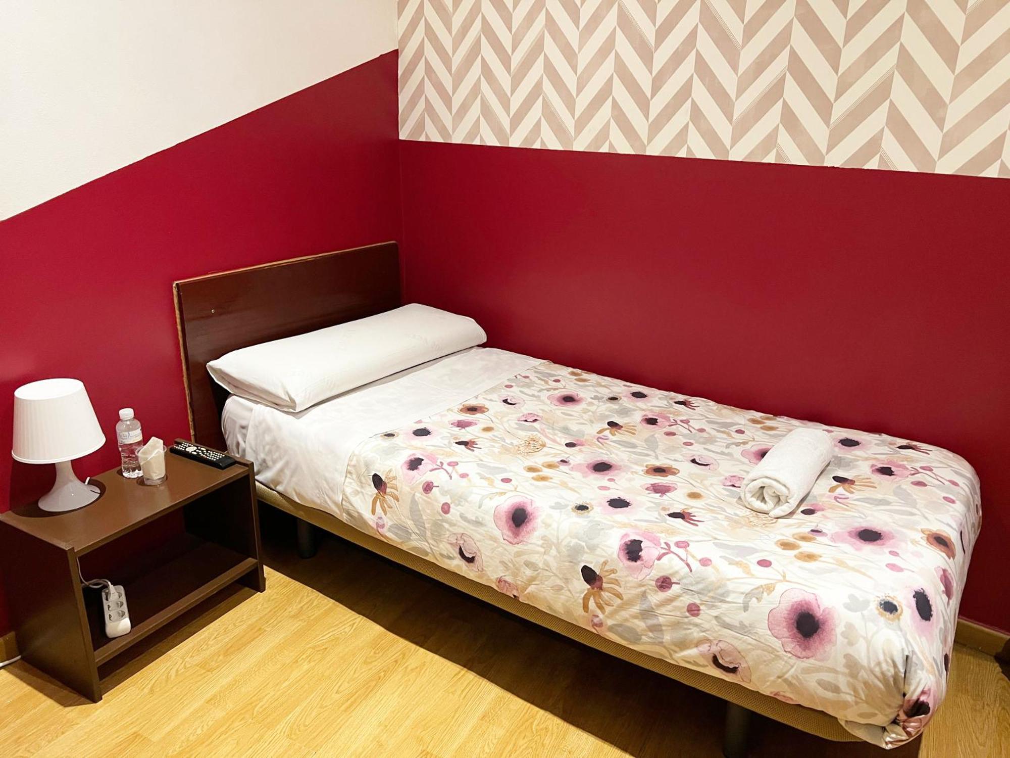 Hostal Abaaly Мадрид Екстер'єр фото