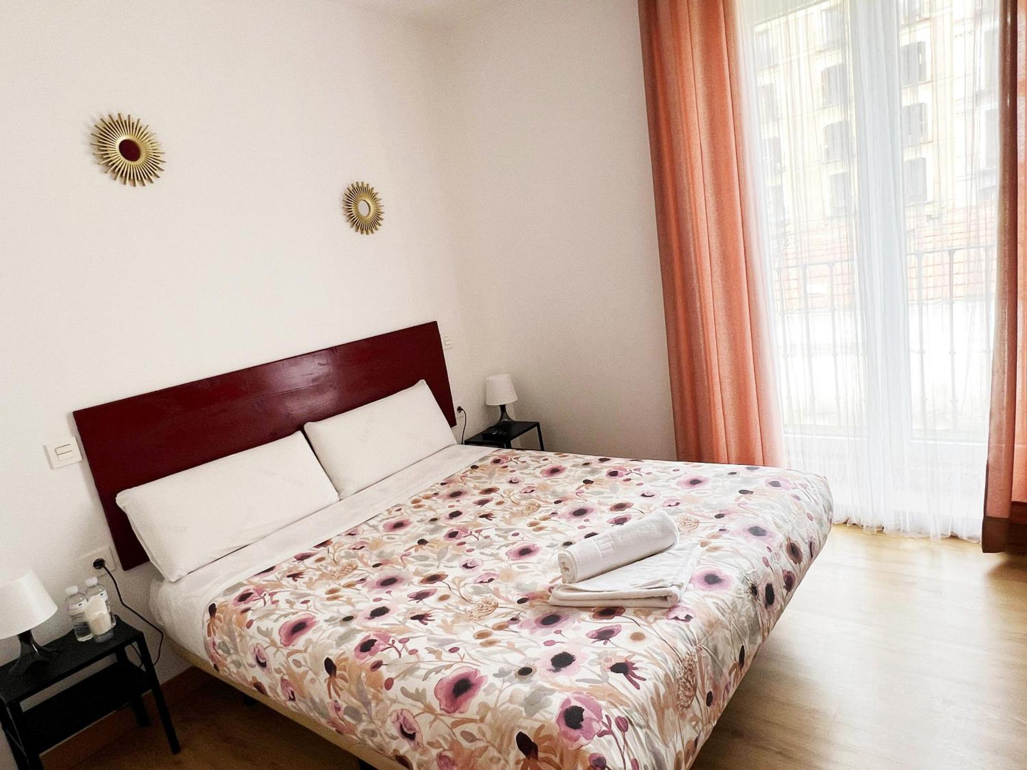 Hostal Abaaly Мадрид Екстер'єр фото