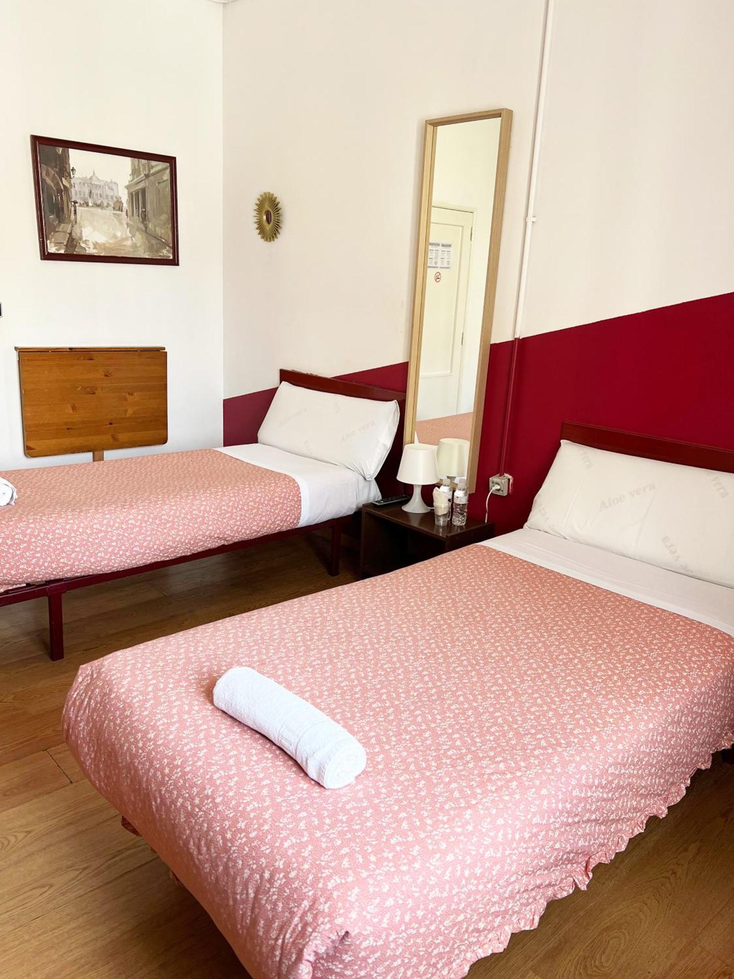 Hostal Abaaly Мадрид Екстер'єр фото