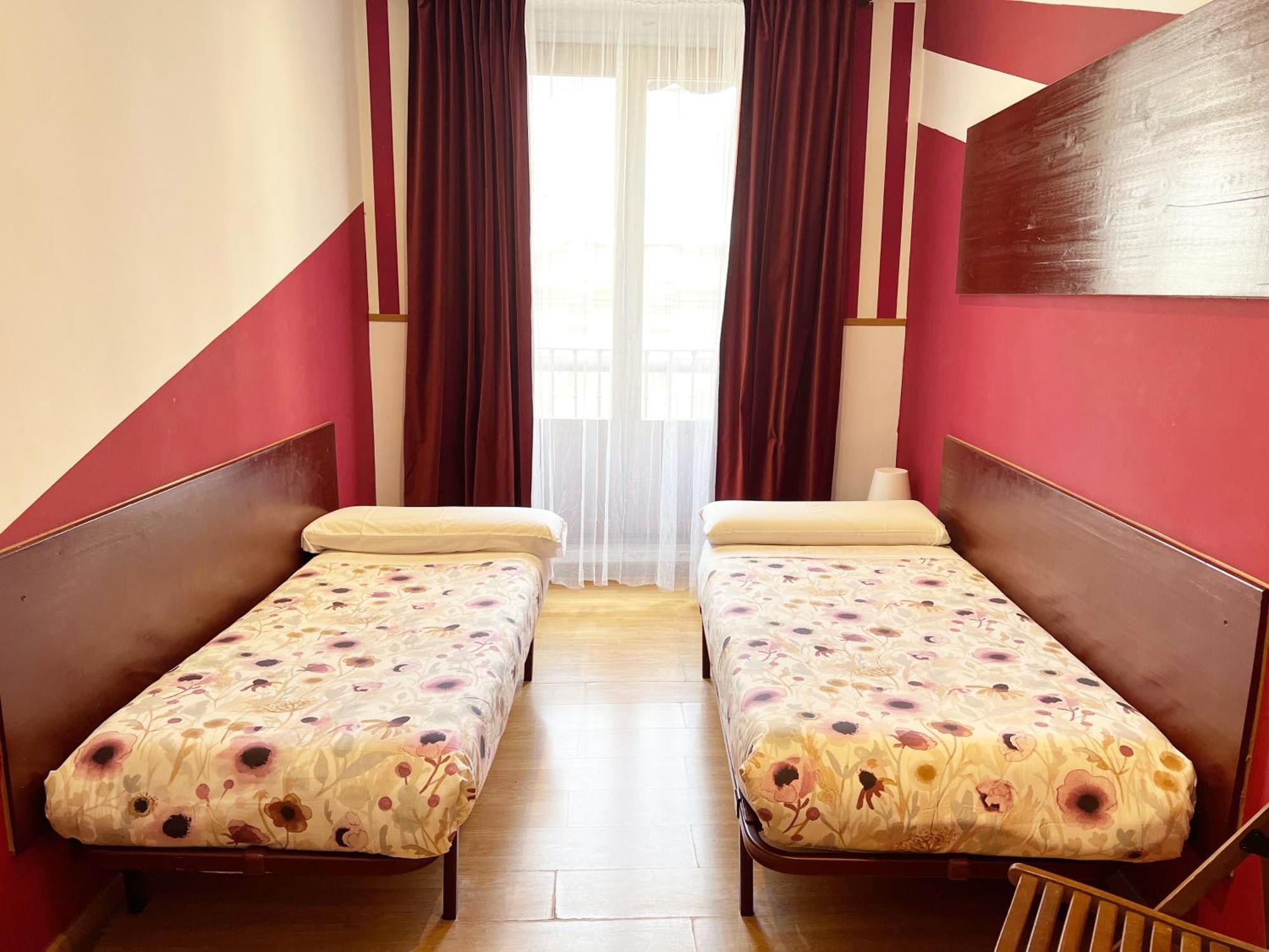 Hostal Abaaly Мадрид Екстер'єр фото