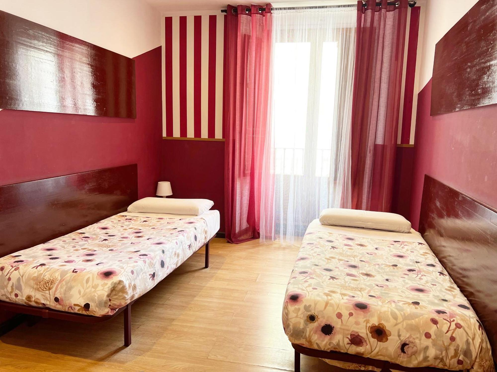 Hostal Abaaly Мадрид Екстер'єр фото