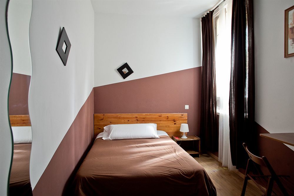 Hostal Abaaly Мадрид Екстер'єр фото